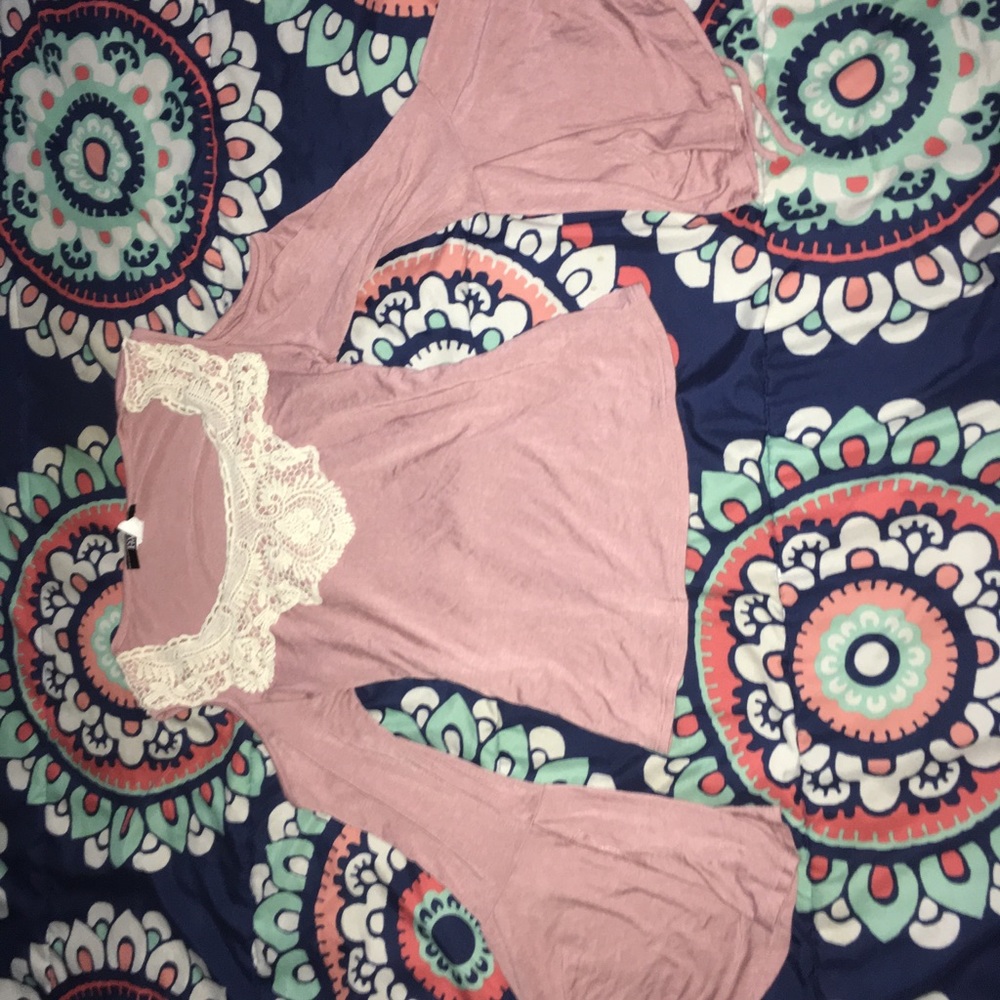 Bell sleeve lacy shirt